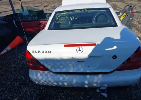 1999 Mercedes-Benz Slk 230 Kompressor z USA, uszkodzony, nr VIN WDBKK47F8XF105315